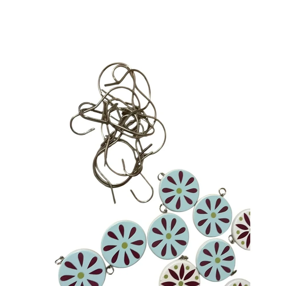 The Unbranded Brand retro flower